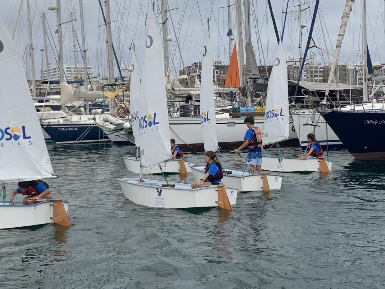 Deporte Grupo De Ninos En Una Escuela De Vela CM Varadero 7 1280x960