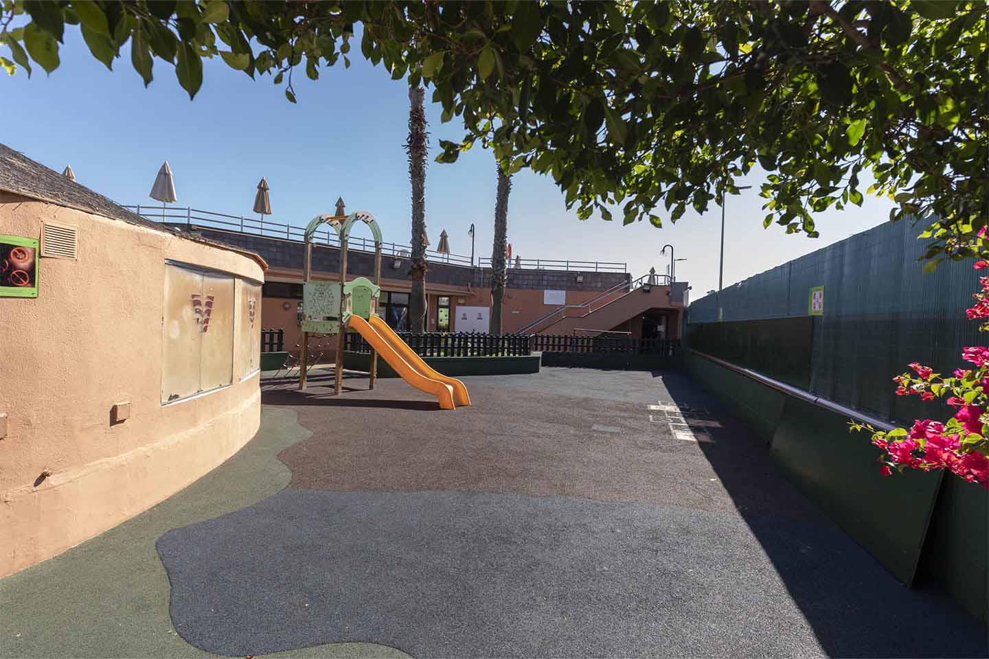 Instalaciones del parque infantil