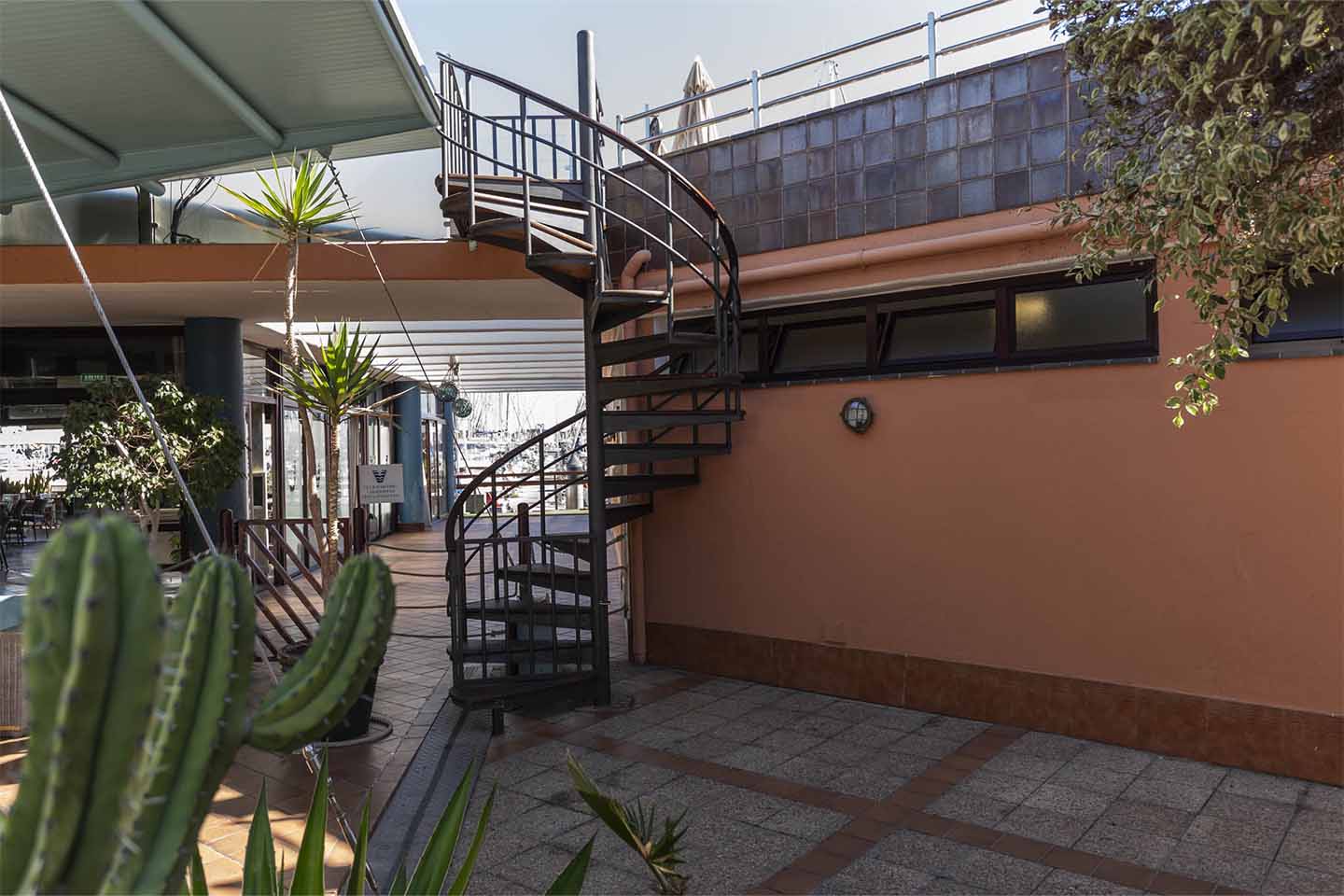 Zona de terraza del Club Marítimo Varadero